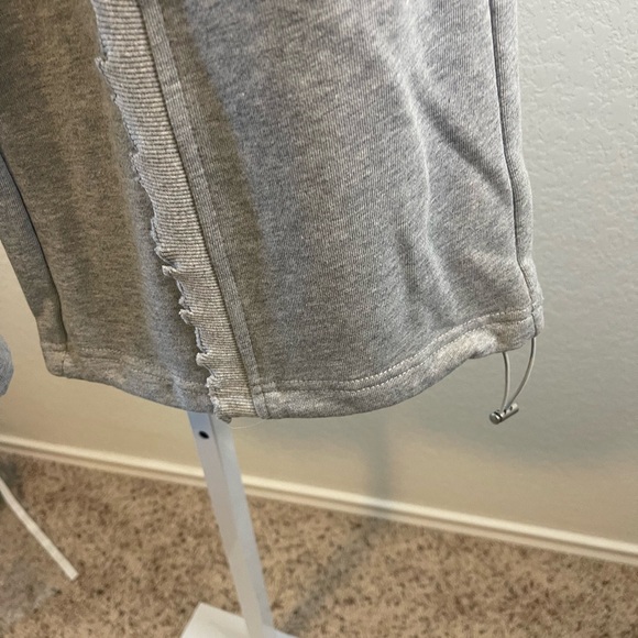 AKIRA - Come Chill With Me Sweatsuit -Jacket and Joggers Size Large - Picture 10 of 14